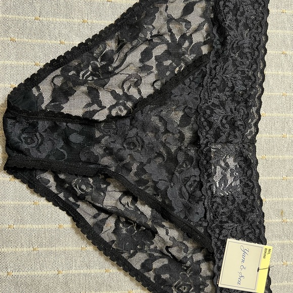 Yarn & Sea Women’s Lace Underwear size M/L - Picture 2 of 2
